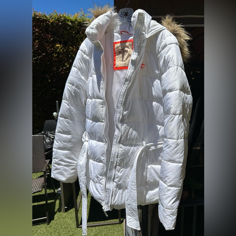 Hollister- Puffer Jacket
